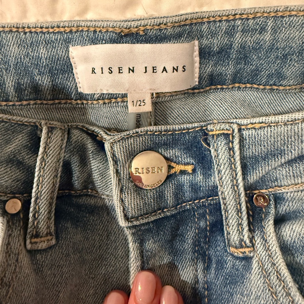 Women's Light Wash Cut Off Jeans